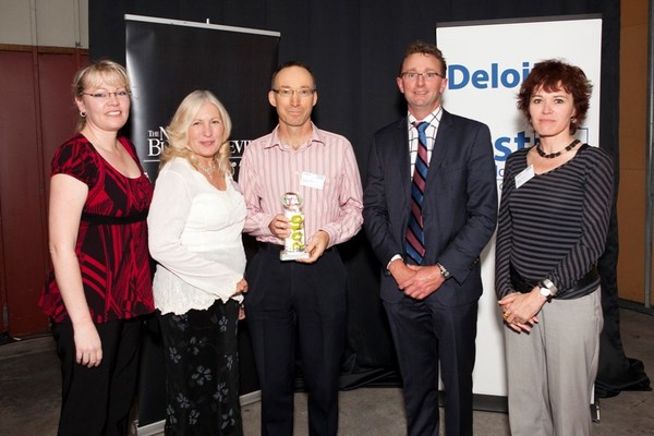 BELtas receives Fast Forward Award - Elisa Pieterse, Aleada Branch, Gerard Dunne, Ross Milne (Chair, Deloitte NZ) and Kathrin Simon